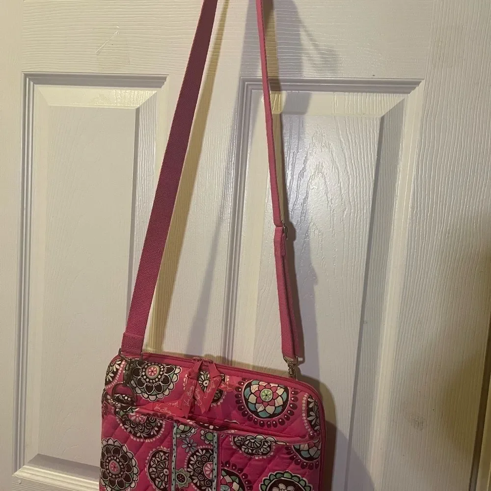 Vera Bradley Pink Cupcake Hard Shell Laptop Travel Bag Quilted Fabric.